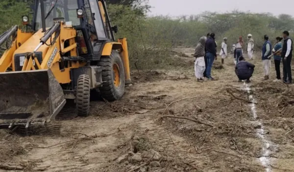 जिला प्रशासन ने 30 साल से बंद रास्ते को खुलवाया