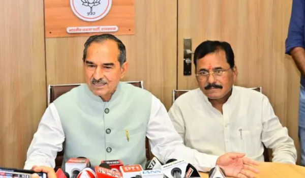 जलेबी रेस में लगे गहलोत, जूली और डोटासराः राठौड़