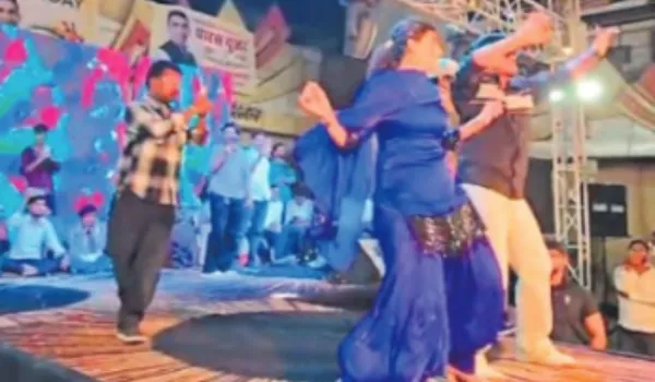 समर्थन के नाम पर फूहड़ प्रदर्शन, भीड़ जुटाने के लिए बुलाई प्रोफेशनल डांसर्स