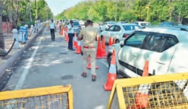 पार्किंग खाली, सड़क पर गाड़ियां... जनपथ पर ट्रैफिक बेहाल