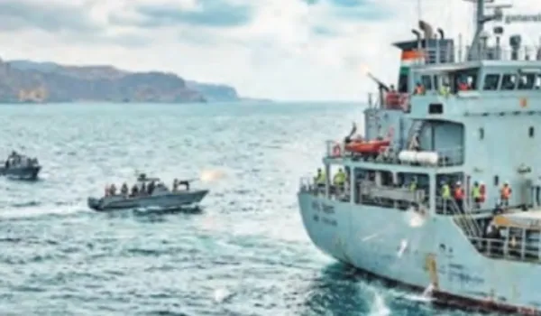 होर्मुज में ईरानी गनबोट्स की भारतीय जहाजों पर फायरिंग