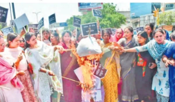 'बिल का विरोध कर विपक्ष ने अपना दोहरा चरित्र दिखाया'