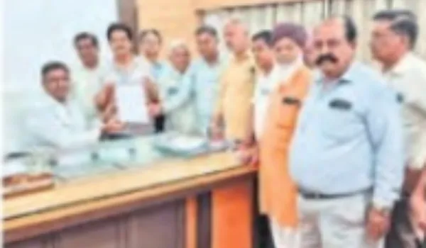 नल कनेक्शन में अनियमितताओं पर कांग्रेस ने सौंपा ज्ञापन, आंदोलन की दी चेतावनी