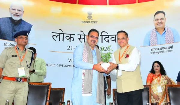 सीएम का अधिकारियों को संदेश... विरासत व विकास साथ-साथ चलें