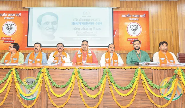 काम को हथियार बनाओ और हर कार्यकर्ता को जिम्मेदारी दोः CM