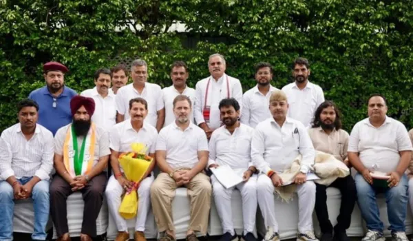 सैन समाज का प्रतिनिधिमंडल राहुल गांधी से मिला, टिकट देने की मांग की