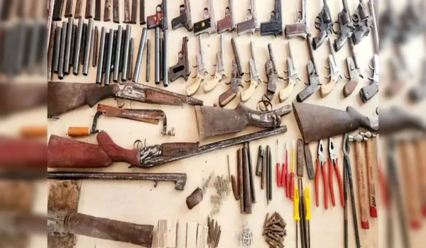 11 बदमाश गिरफ्तार, 6 अवैध हथियार जब्त