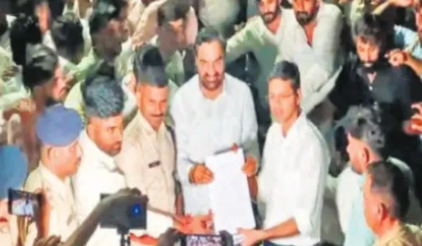 वार्ता में रात 3 बजे बनी सहमति, धरना समाप्त