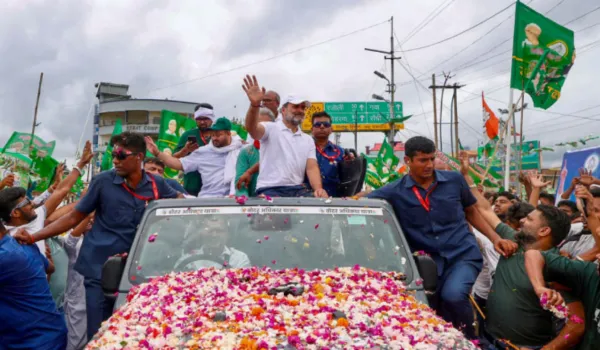 वोटर लिस्ट से नाम कटा तो सब चला जाएगा...