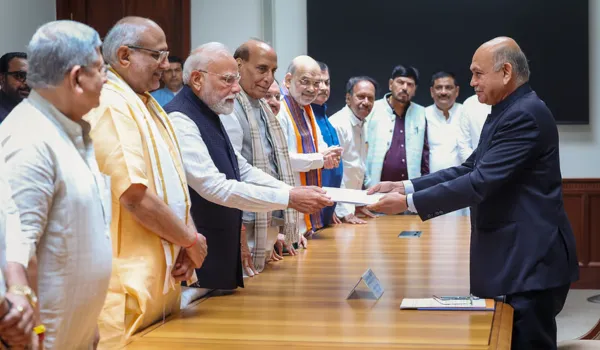 राधाकृष्णन ने भरा नामांकन