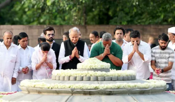 गहलोत ने दिल्ली में राजीव गांधी को दी श्रद्धांजलि