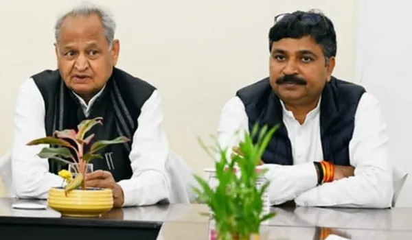 गहलोत व जूली ने सरकार पर लगाया योजना को कमजोर करने का आरोप