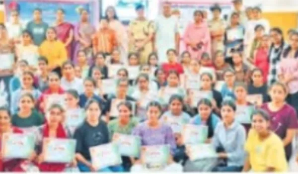 स्कूली बच्चों को दिया आत्मरक्षा का प्रशिक्षण