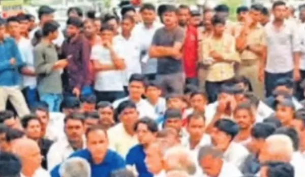 ग्रामीणों व प्रशासन में 36 घंटे बाद बनी सहमति, धरना समाप्त