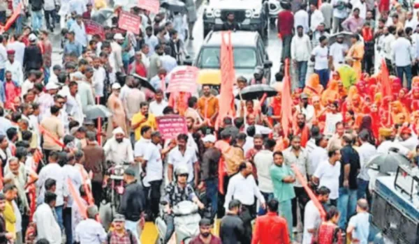 सड़कों पर सैलाब... जाम से थमी जिंदगी