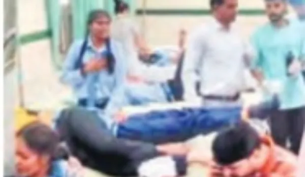 बच्चों से भरी बस पलटी... 19 घायल, 9 जयपुर रेफर