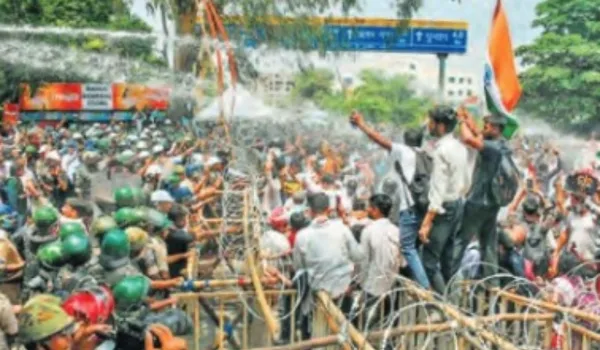 छात्रों पर आंसू गैस-लाठीचार्ज, विधानसभा के बाहर बवाल