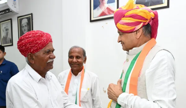 PCC पहुंचे नेता, बोले- गुटबाजी नहीं रोकी तो होगा नुकसान