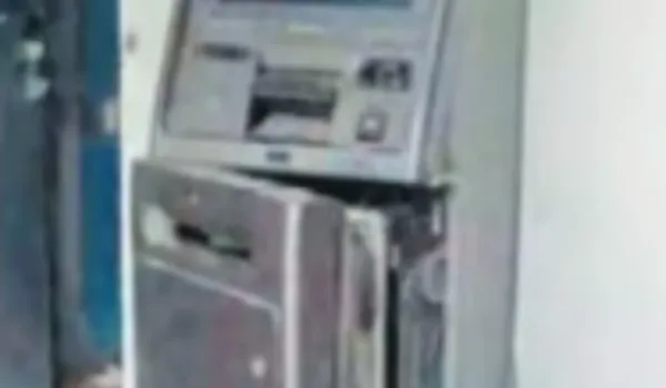 ATM काट 1.95 लाख ले उड़े बदमाश