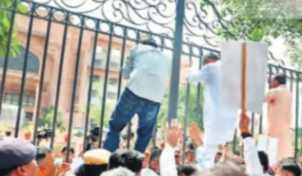 सड़क पर विपक्ष, सदन में खाली कांग्रेस की कुर्सियां