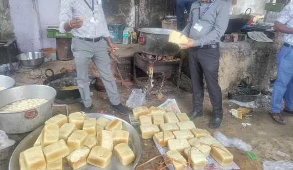 125kg मिल्क केक और 500kg मिठाई कराई नष्ट