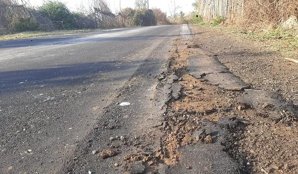 ग्रेवल सड़क का निर्माण कार्य शुरू, ग्रामीणों के खिले चेहरे