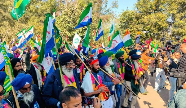 किसानों का दिल्ली कूच नहीं हुआ पूरा, शंभू बॉर्डर से नहीं बढ़ सके आगे