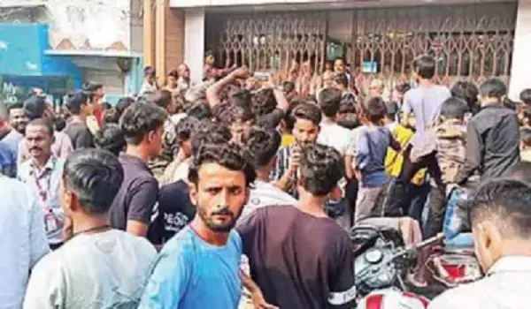 सफाईकर्मी की मौत पर अस्पताल में परिजनों का हंगामा