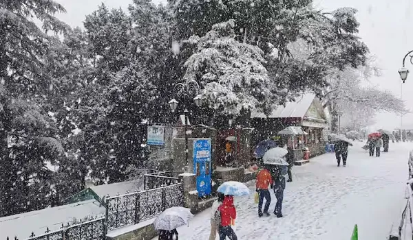 शिमला में मौसम की पहली बर्फबारी, सर्दी बढ़ी
