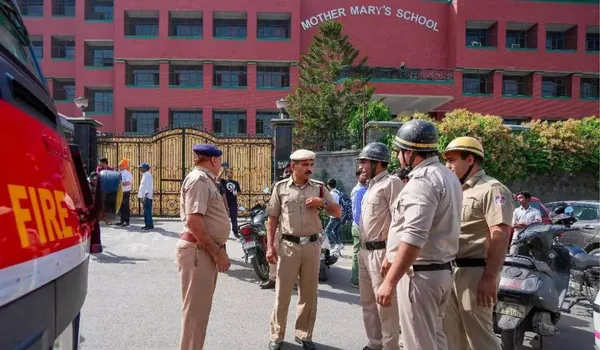 दिल्ली में 40 स्कूलों को बम से उड़ाने की धमकी जांच में नहीं मिली संदिग्ध वस्तु