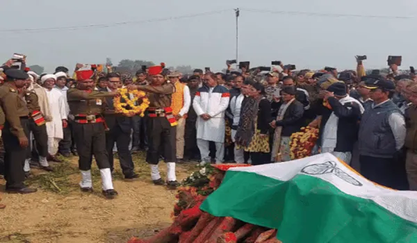 नम आंखों के साथ शहीदों को दी सैन्य सम्मान के साथ अंतिम विदाई