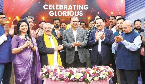 निडर पत्रकारिता के 12 वर्षों के सफर का जश्न