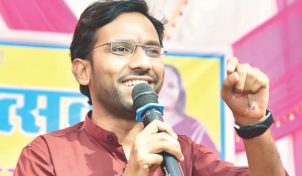 बाल कवि मनीष को नवंबर माह का यूथ आइकॉन ऑफ द मंथ अवार्ड