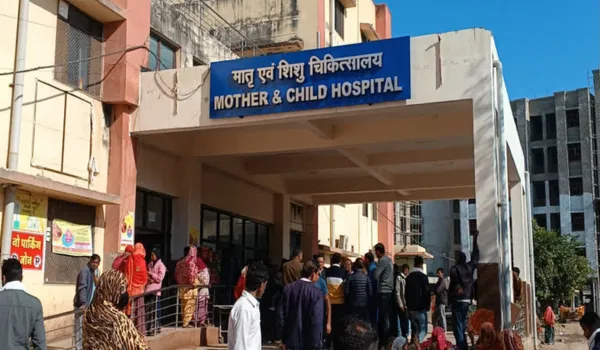 गर्भवती की मौत पर बवाल... शव रखकर किया प्रदर्शन