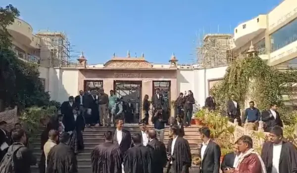 हाई कोर्ट को बम से उड़ाने की धमकी