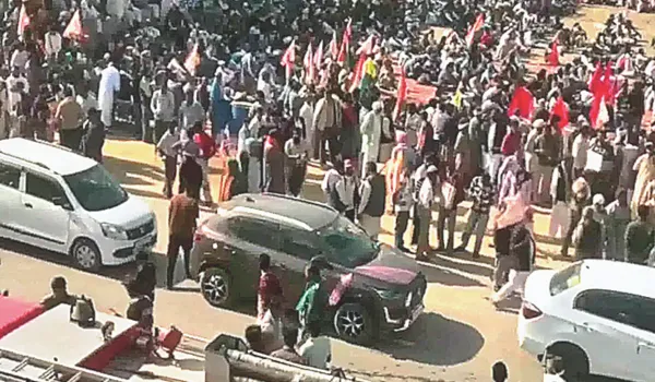 सरकार का दावा: बाहरी लोगों ने की तोड़फोड़, किसानों का आंदोलन नहीं