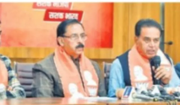 प्रचार रथ पर सवारी, डोर-टू-डोर पहुंचेगी उपलब्धियों की बयार