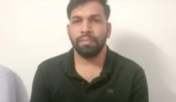 मेडिकल ऑफिसर 11 लाख की रिश्वत लेते गिरफ्तार