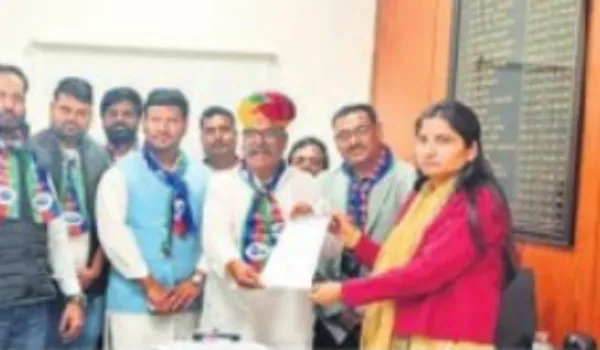 महिलाओं पर अभद्र टिप्पणी के विरोध में सौंपा ज्ञापन