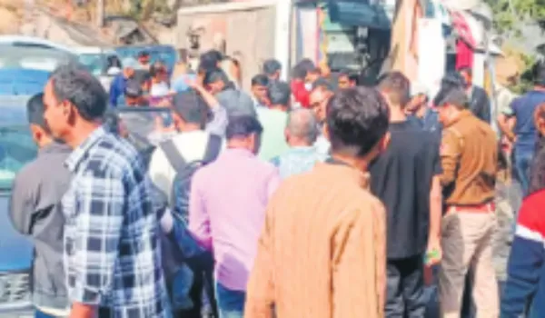 माउंट आबू में पर्यटकों से भरी निजी बस अनियंत्रित होकर पलटी, 25 लोग घायल