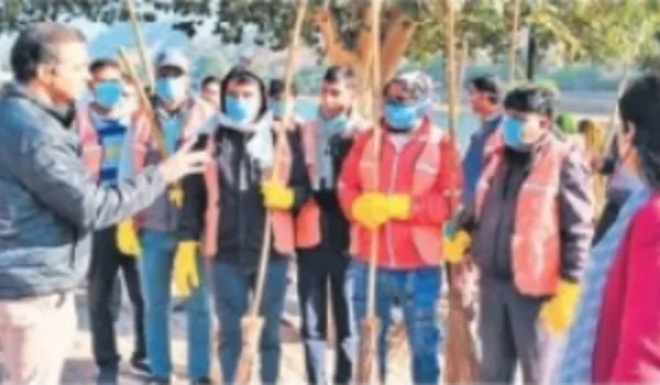 कलेक्टर सहित अधिकारियों और कर्मचारियों ने की सफाई