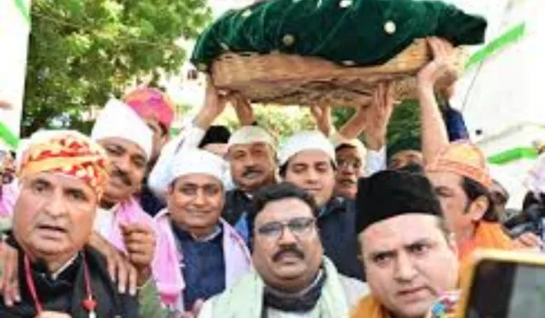 उर्स में कांग्रेस के राष्ट्रीय अध्यक्ष खरगे की चादर पेश