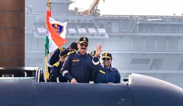 राष्ट्रपति द्रौपदी मुर्मू ने INS वाघशीर पनडुब्बी में की यात्रा