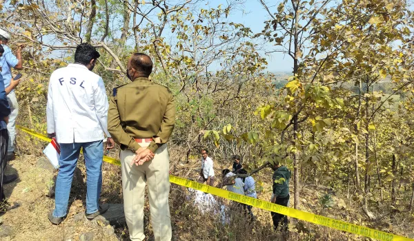 भाभी के प्रेमी की हत्या कर खाई में फेंका शव