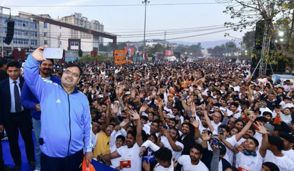 मुख्यमंत्री ने अलवर में इंटरनेशनल टाइगर मैराथन को दिखाई झंडी