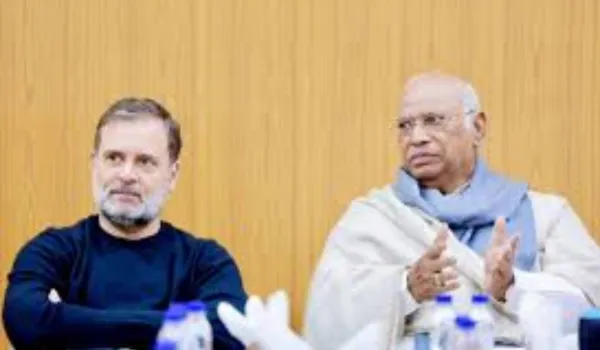 जिलाध्यक्षों को राहुल-खरगे ने दिया चुनावी रणनीति का मंत्र