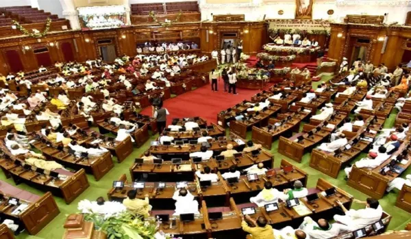 पांच साल के लिए गांव में होनी चाहिए नए डॉक्टरों की नियुक्ति