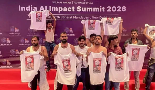 युवा कांग्रेस का शर्टलेस विरोध, चार अरेस्ट