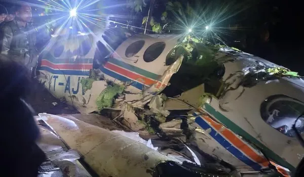 एयर एंबुलेंस क्रैश, 7 लोगों की मौत !