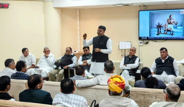 जनता के मुद्दे प्रमुखता से उठाने के निर्देश